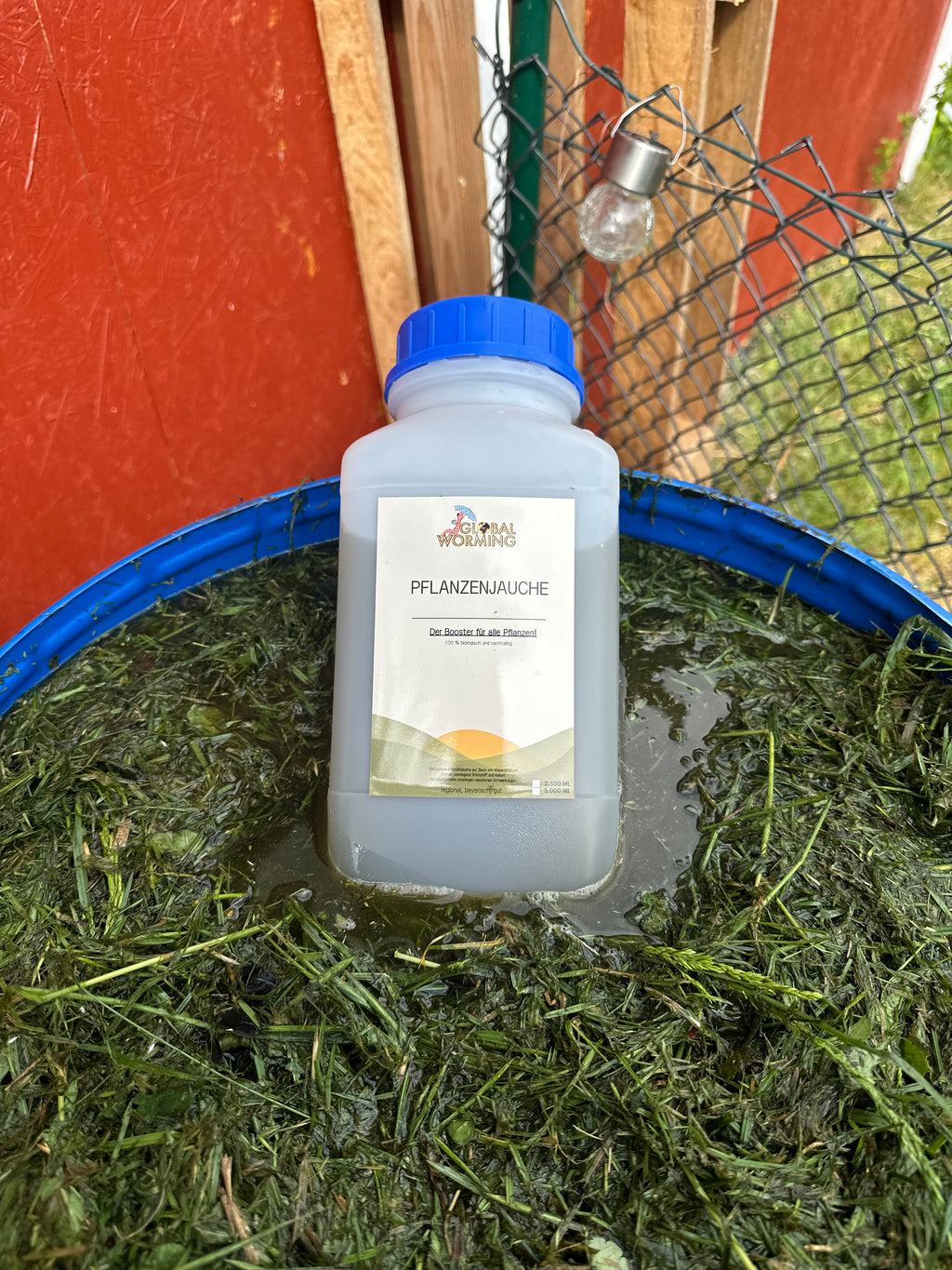 Pflanzenjauche Flasche - Bio Flüssigdünger aus Wiesengräsern
