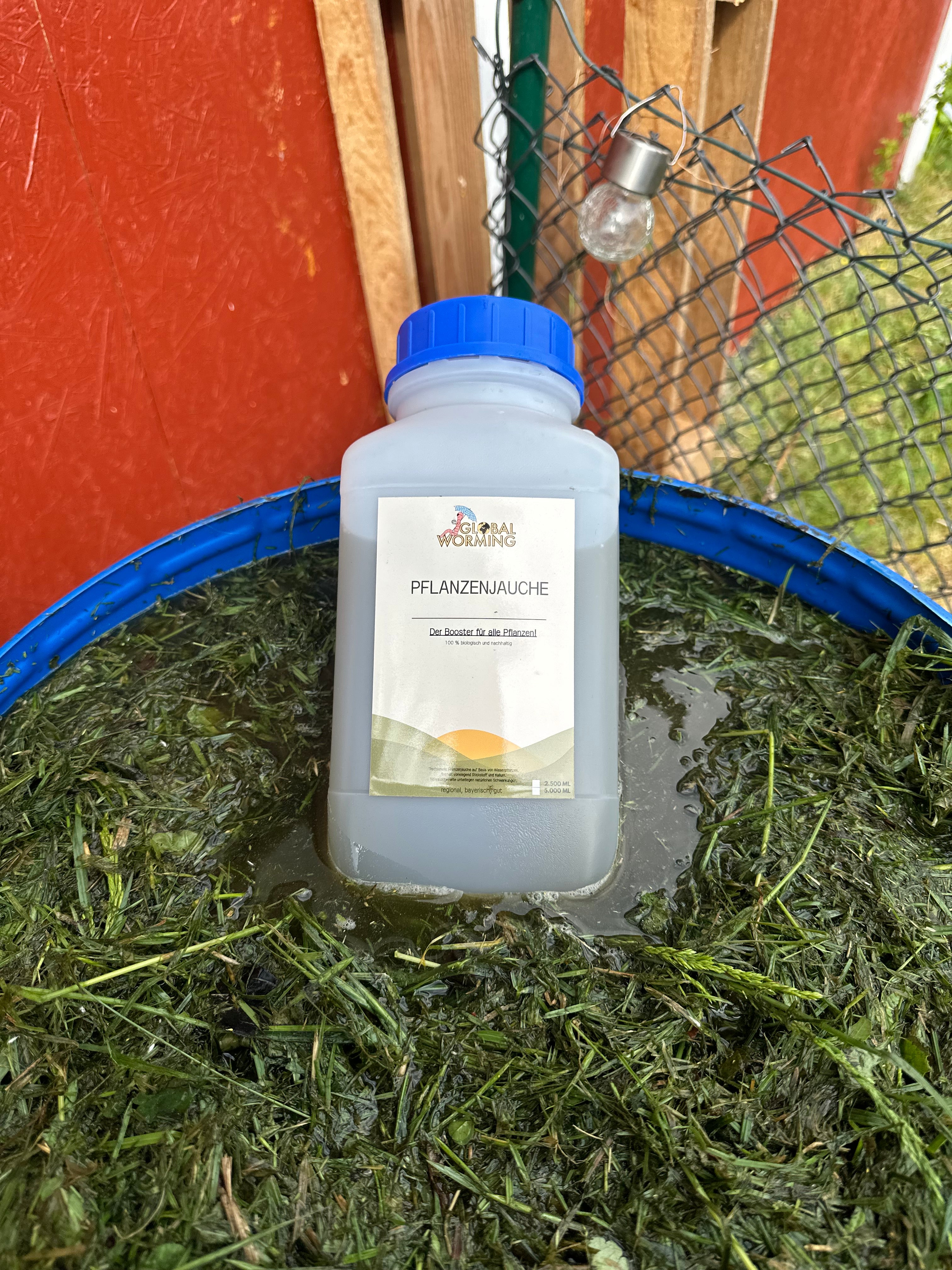 Pflanzenjauche Flasche - Bio Flüssigdünger aus Wiesengräsern
